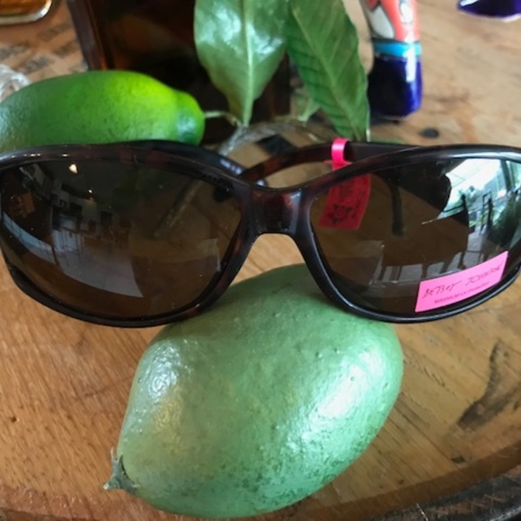BETSEY JOHNSON Espresso Tortoise  UV Sunglasses 14